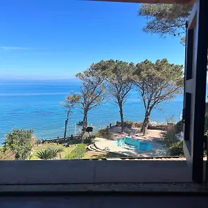 villa-amalia-sul-mare.sicilyhotelsitaly.net/